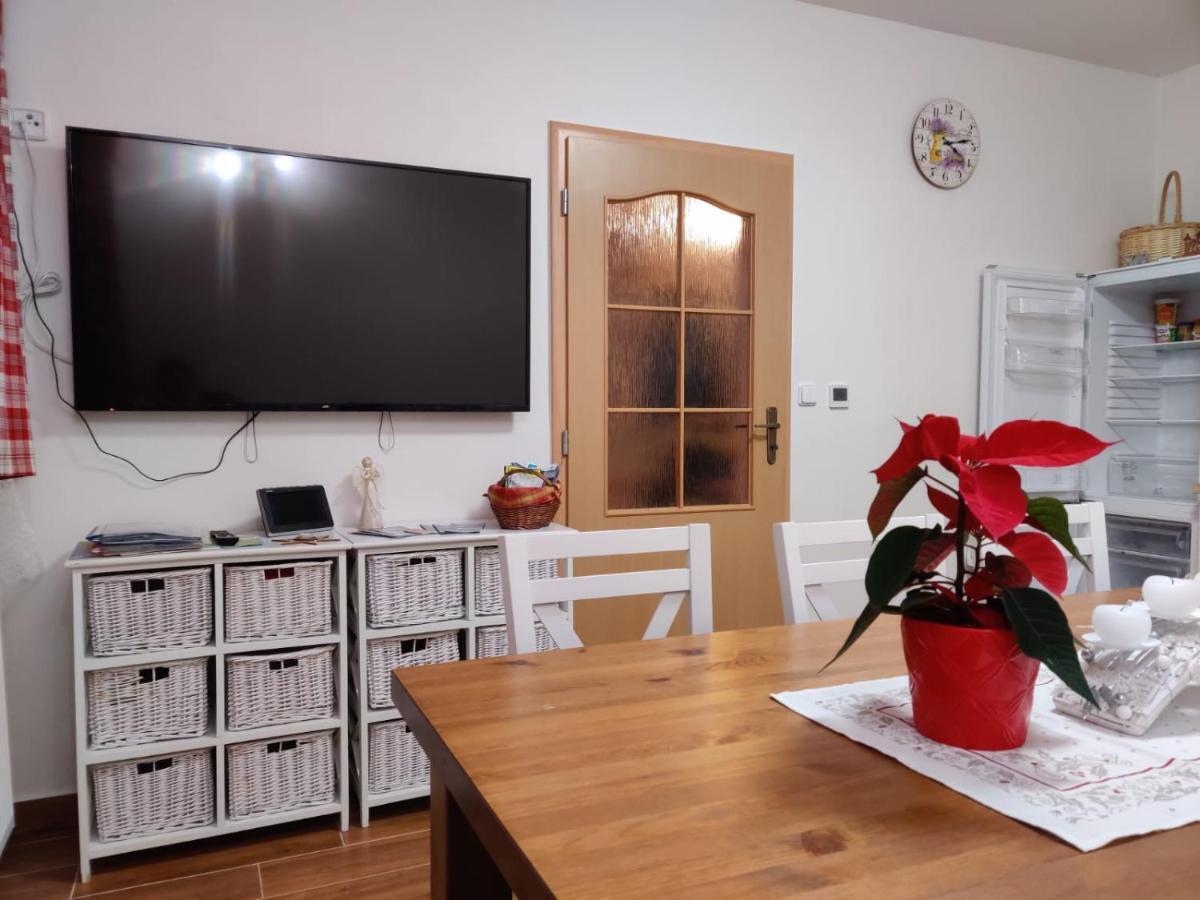 Apartman Pod Bozim Darem ยาคีมอฟ ภายนอก รูปภาพ
